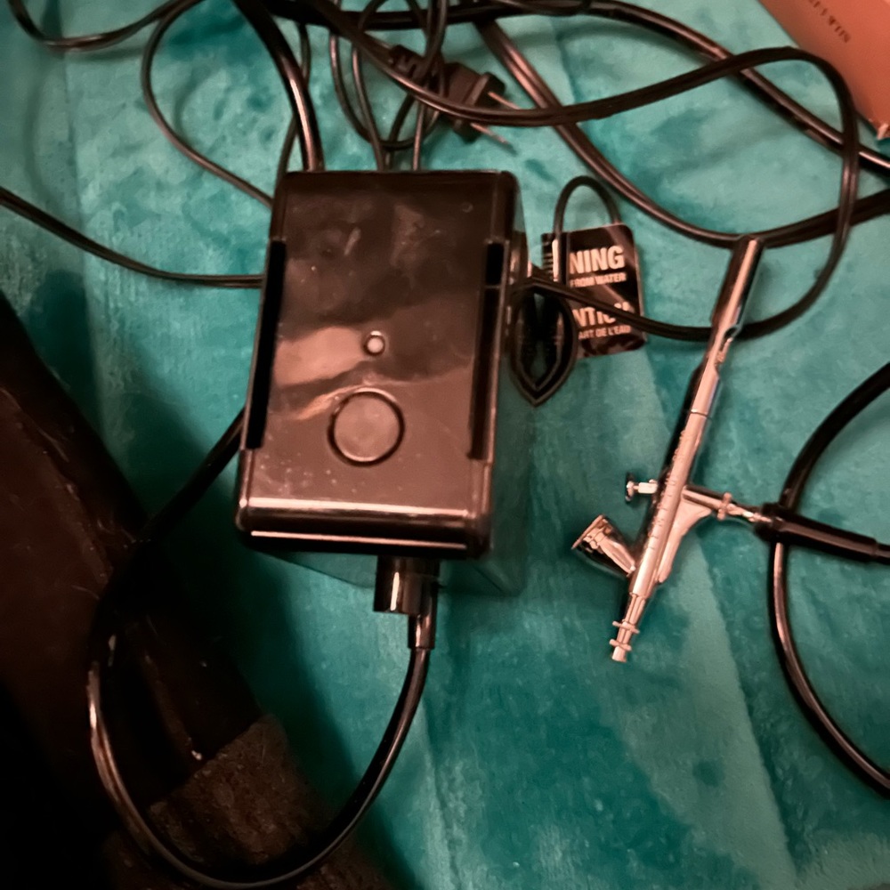Temptu airbrush system - Picture 2 of 4
